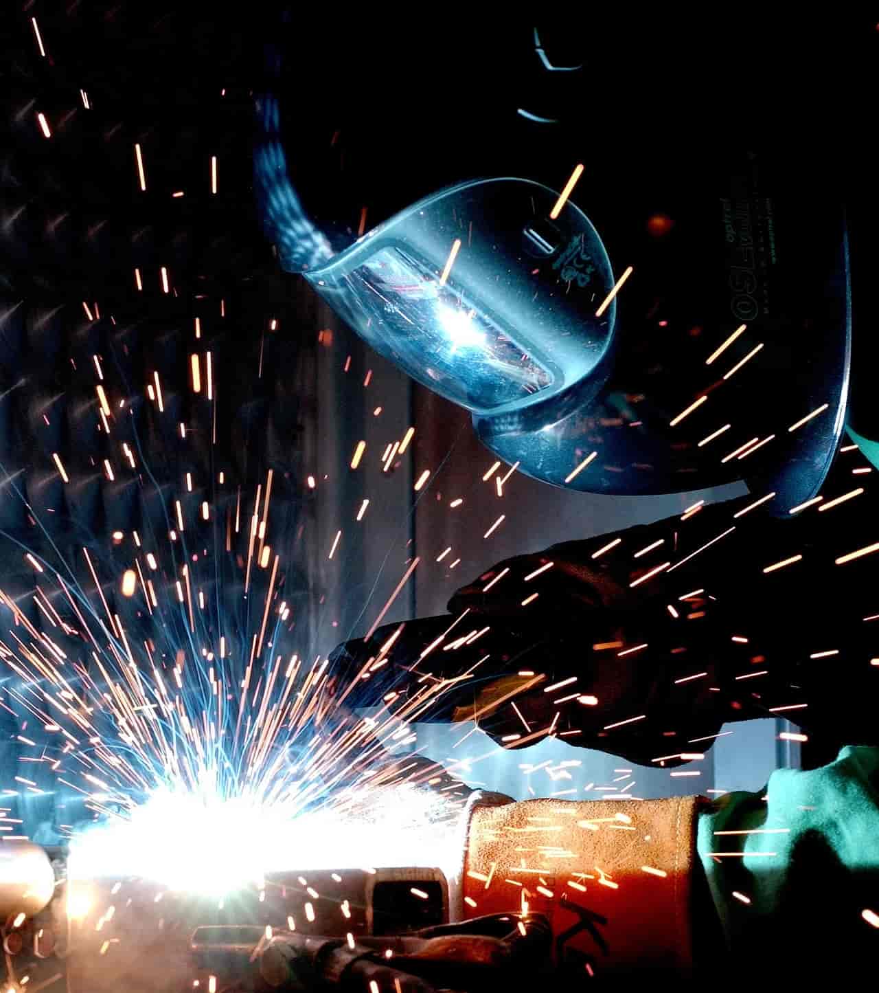 industry-metal-fire-radio-73833-min